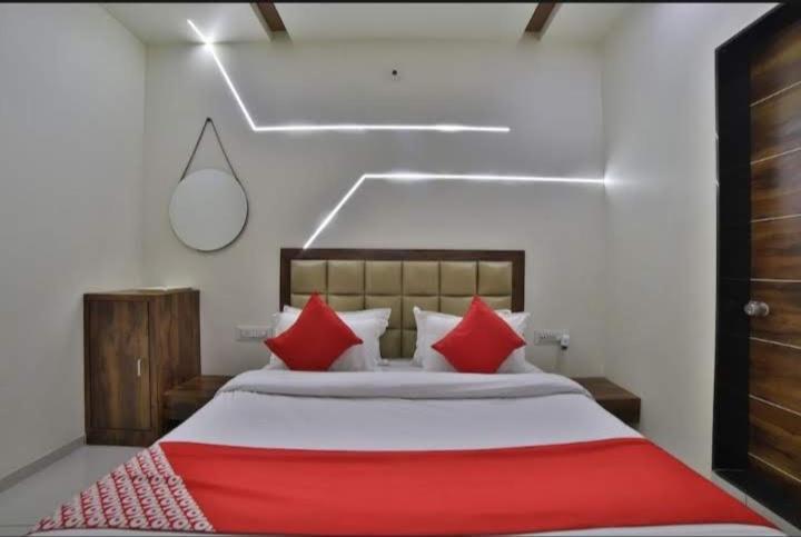 Hotel Kailash Virpur Exteriör bild